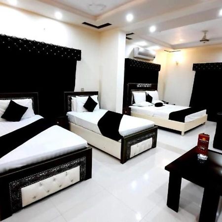 Hotel Day In Lahore Exterior photo