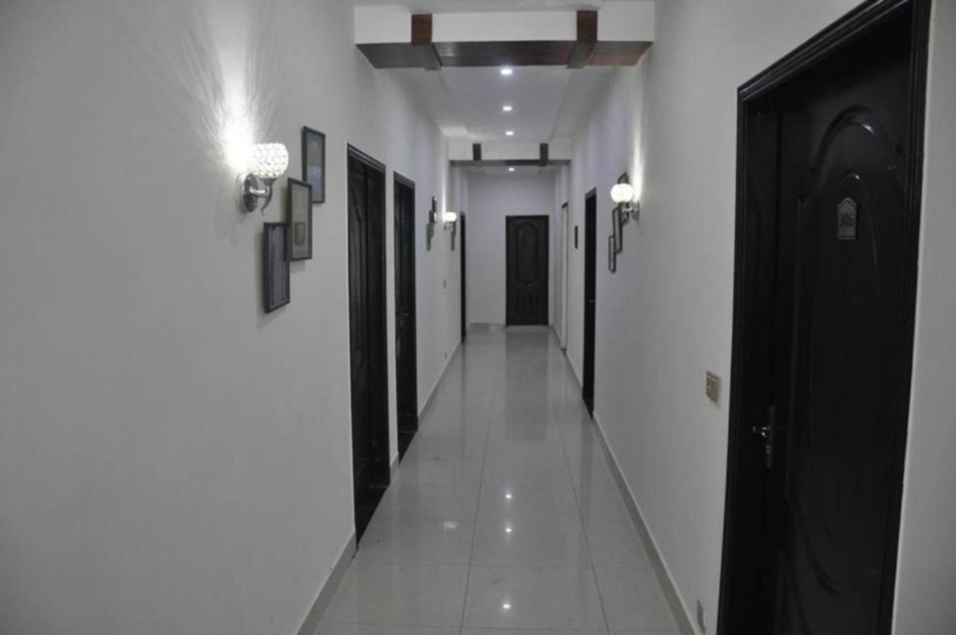 Hotel Day In Lahore Exterior photo
