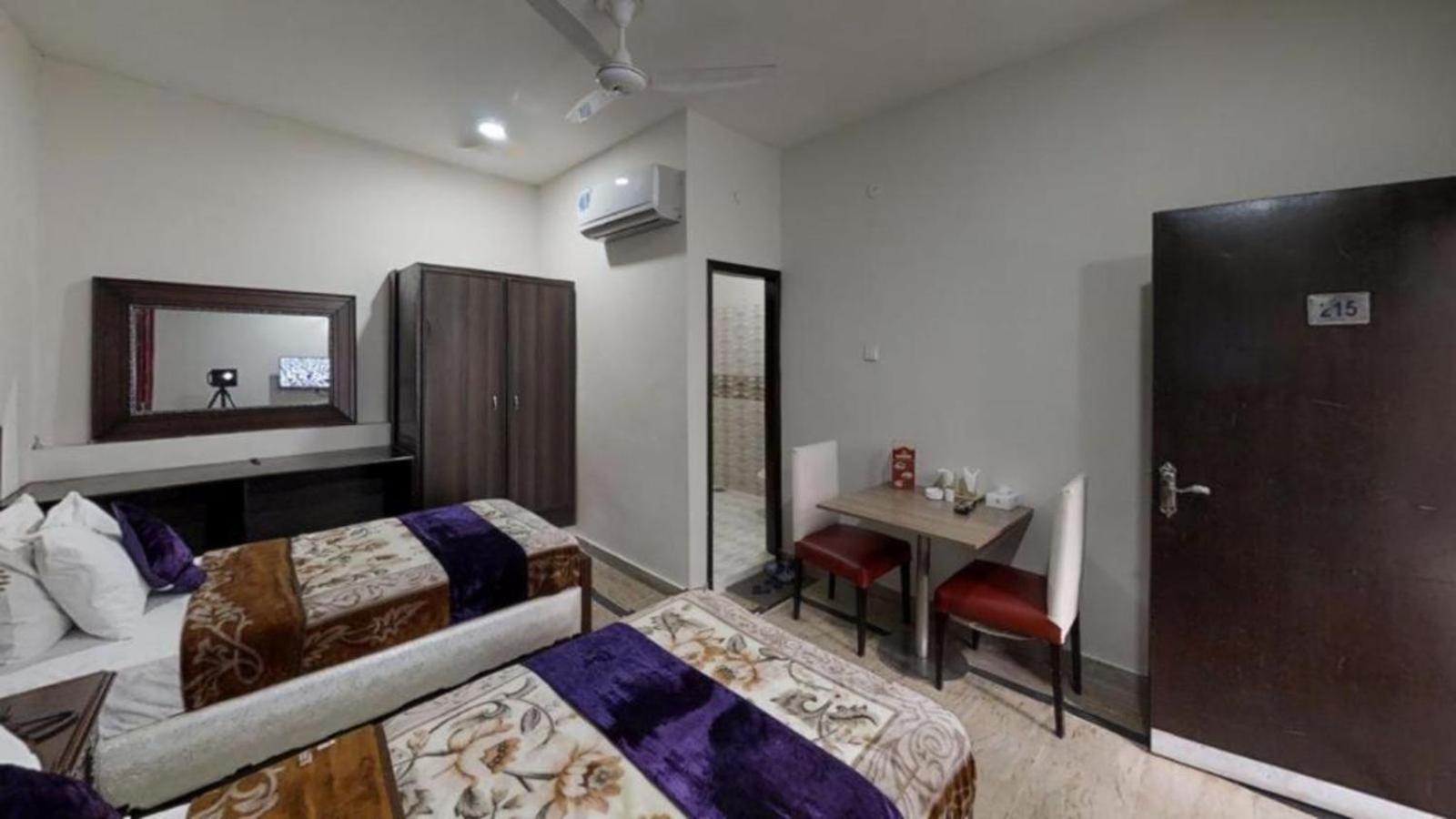 Hotel Day In Lahore Exterior photo