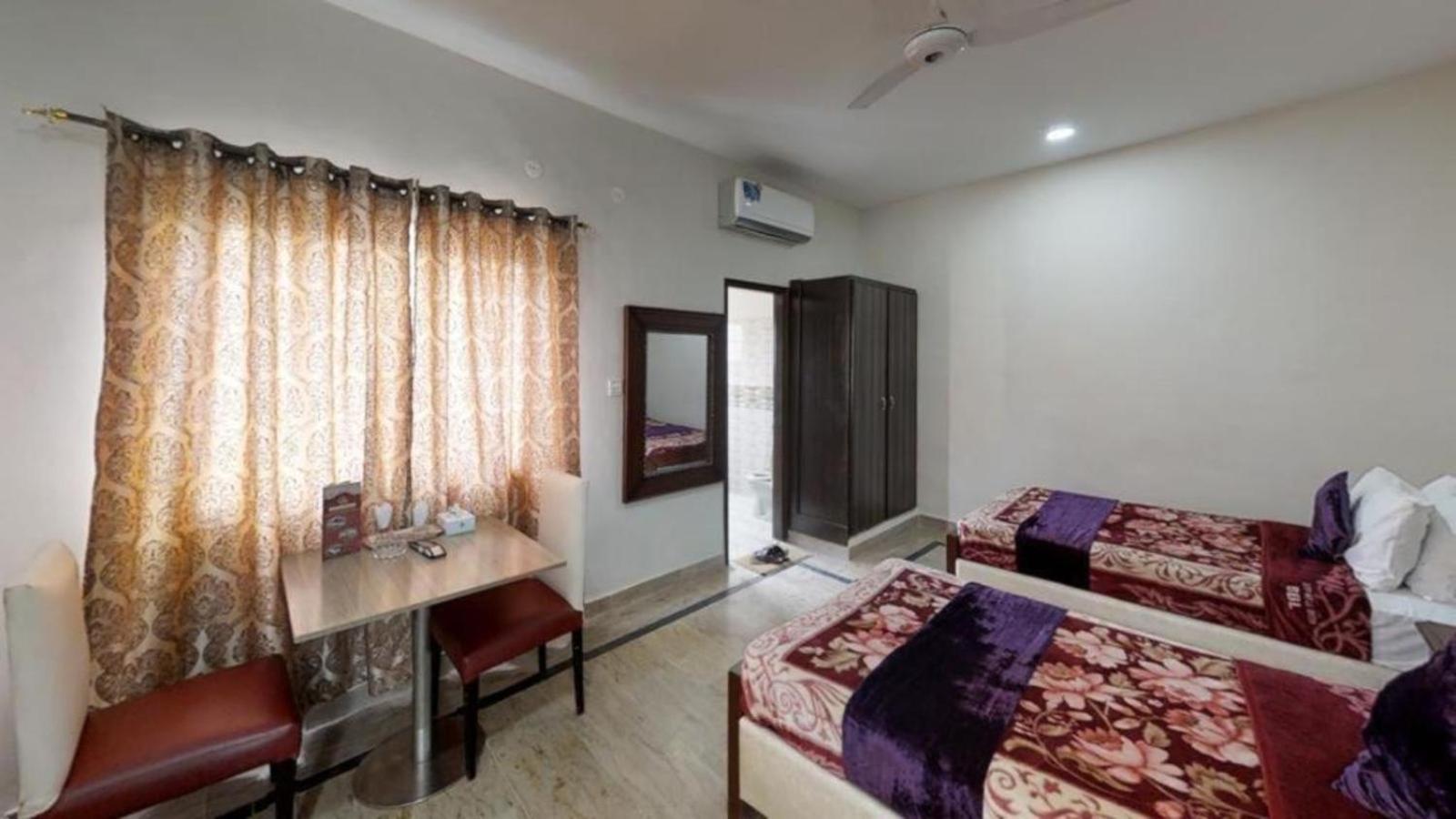 Hotel Day In Lahore Exterior photo