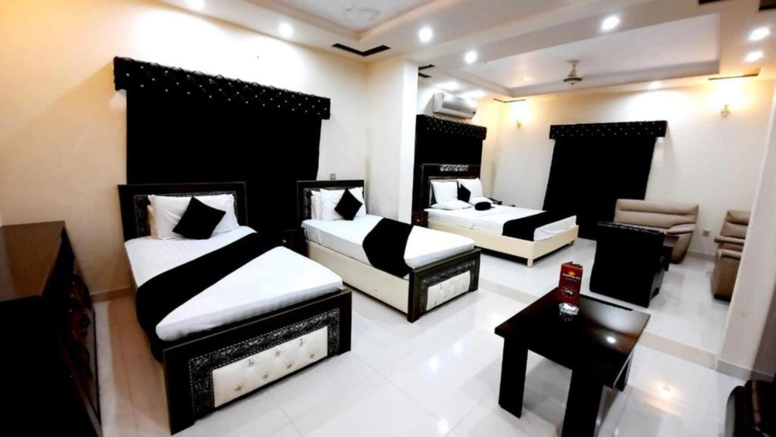 Hotel Day In Lahore Exterior photo