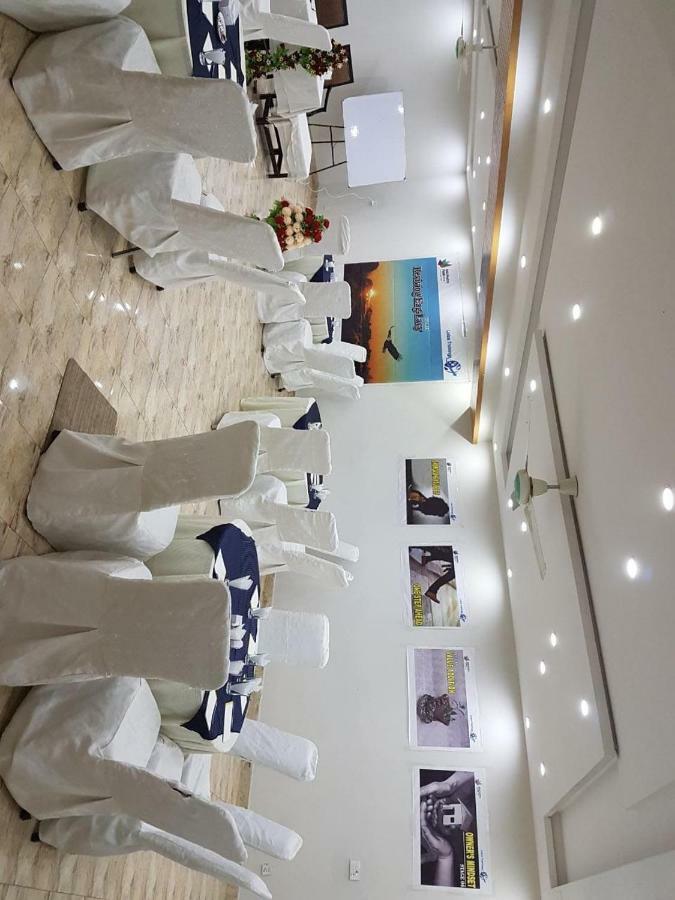Hotel Day In Lahore Exterior photo
